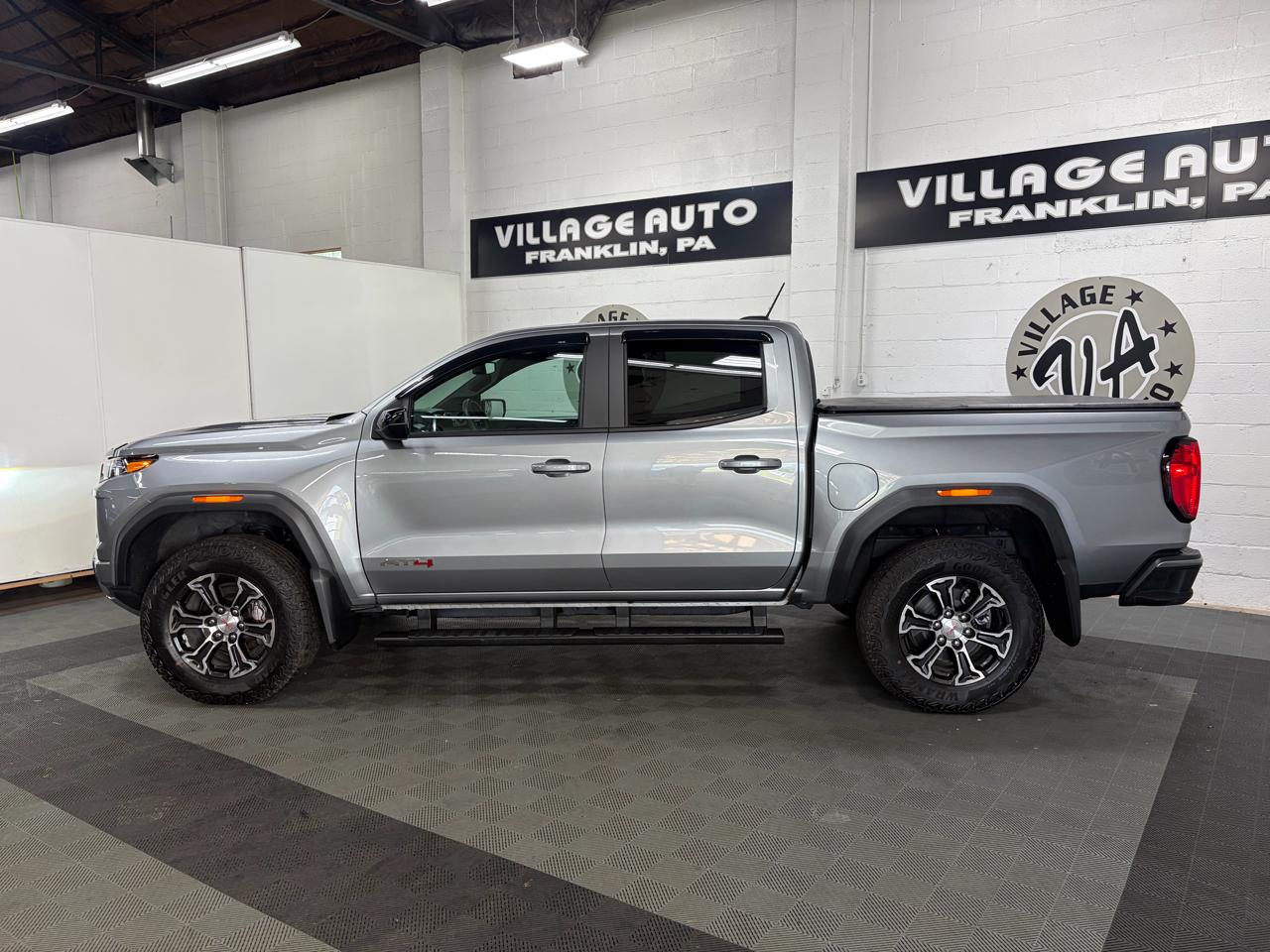 GMC Canyon AT4 Crew Cab 4WD 2025