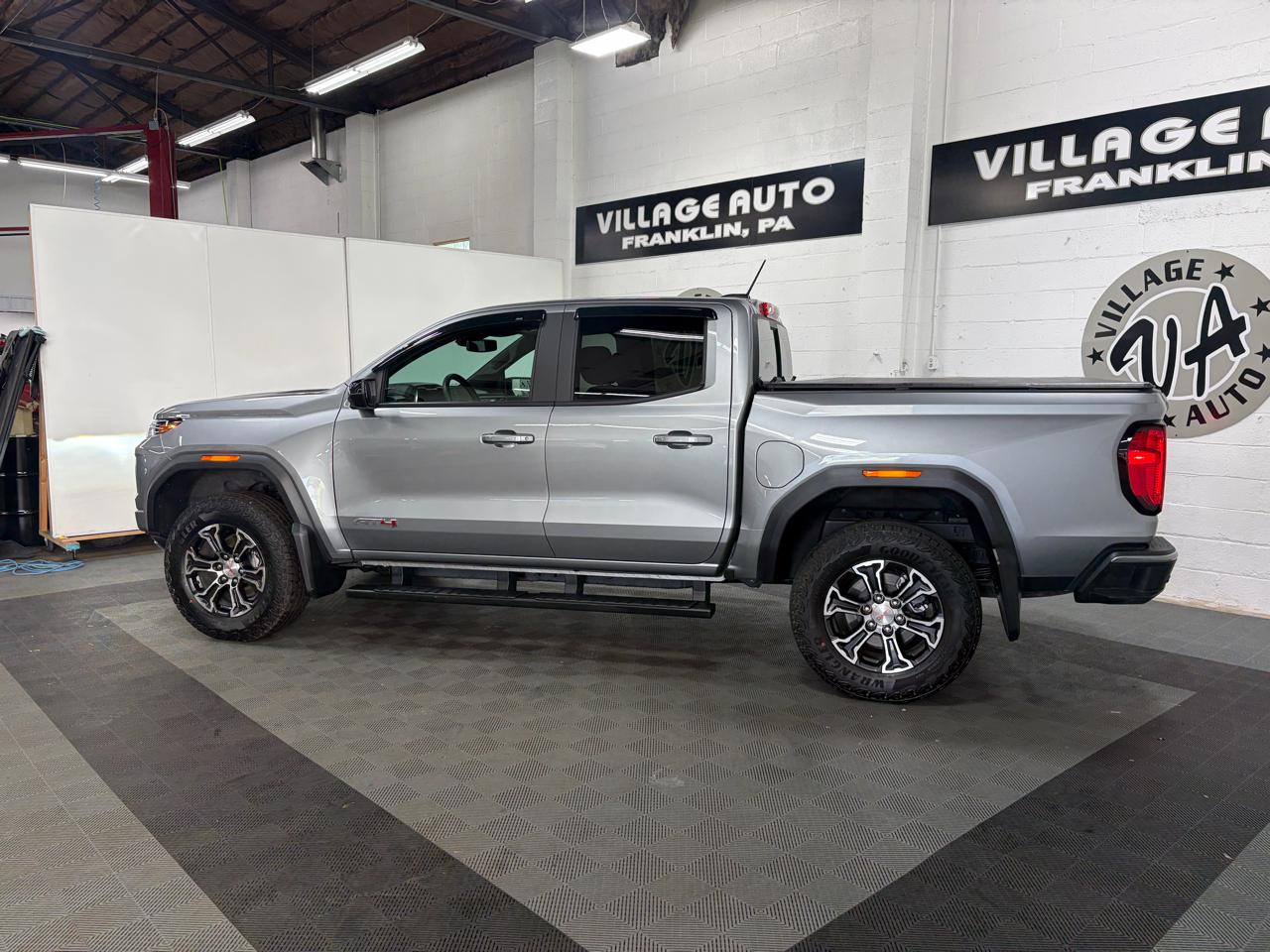 GMC Canyon AT4 Crew Cab 4WD 2025