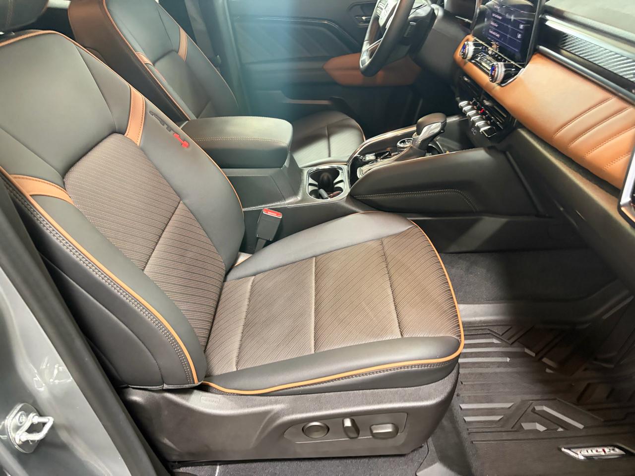 GMC Canyon AT4 Crew Cab 4WD 2025
