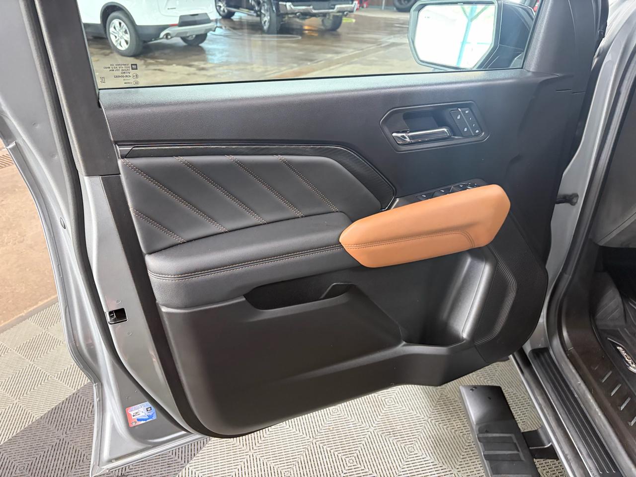 GMC Canyon AT4 Crew Cab 4WD 2025