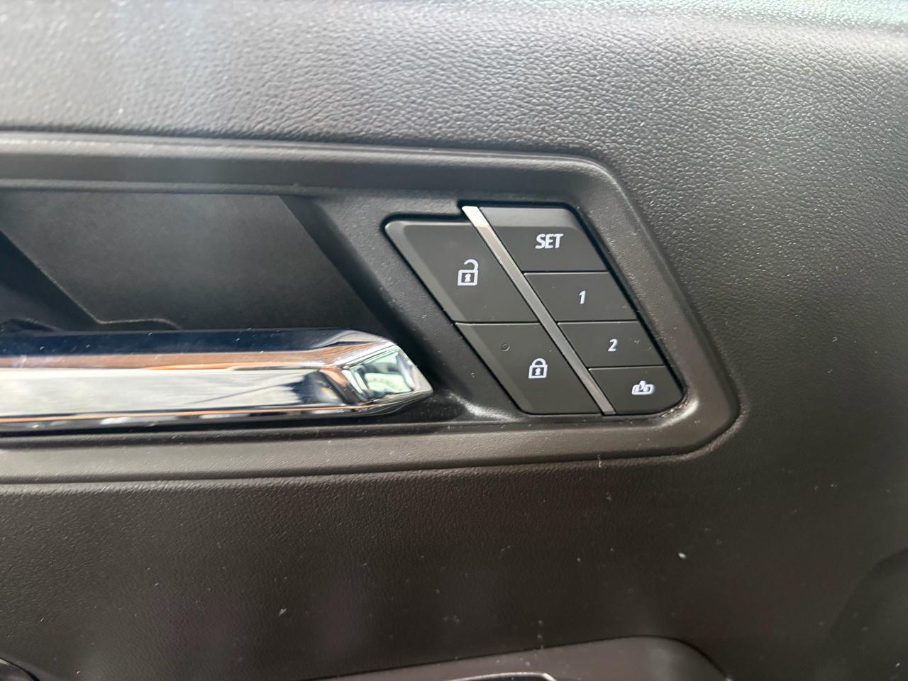 GMC Canyon AT4 Crew Cab 4WD 2025