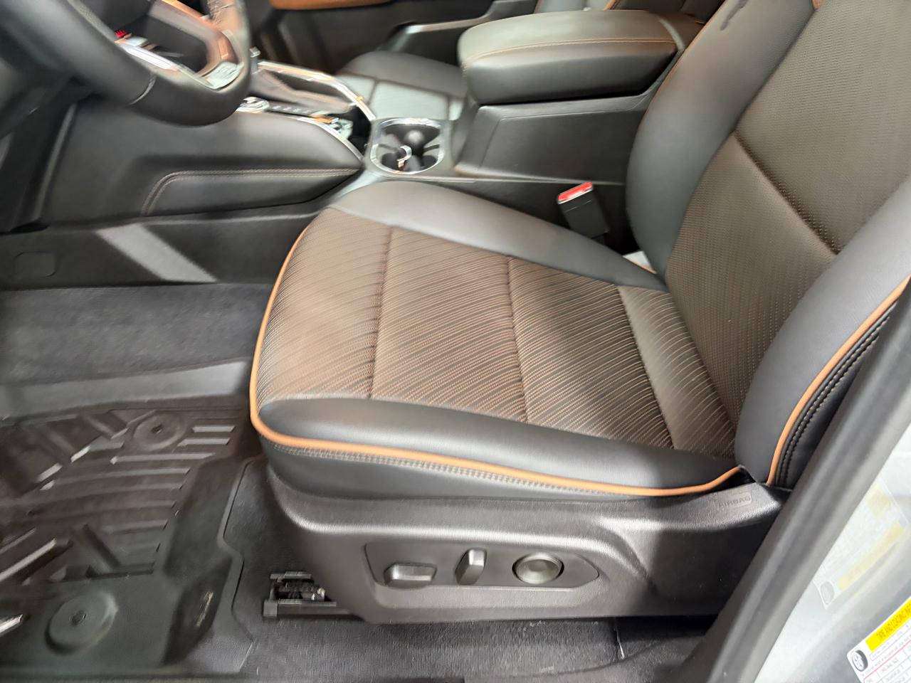 GMC Canyon AT4 Crew Cab 4WD 2025