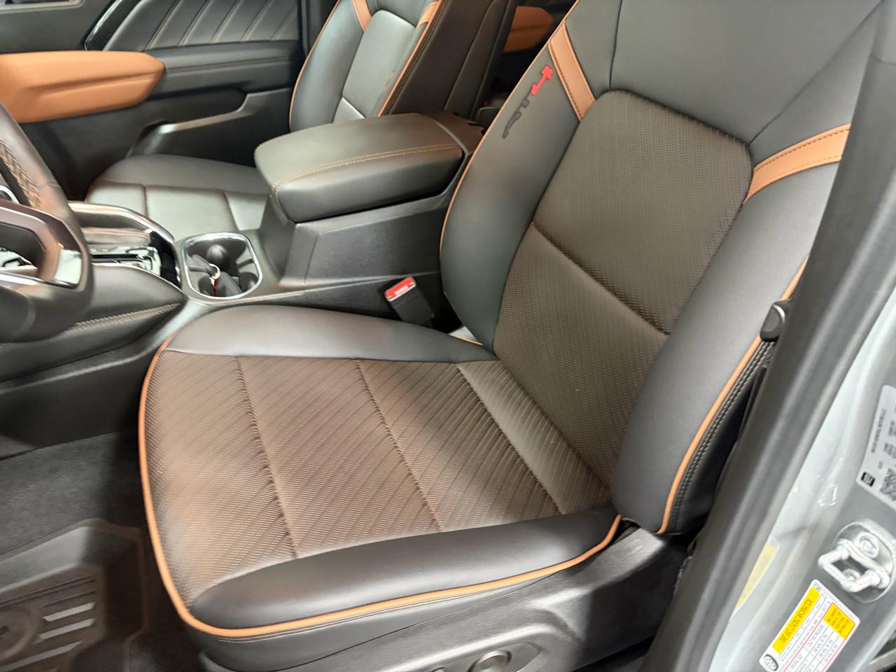 GMC Canyon AT4 Crew Cab 4WD 2025