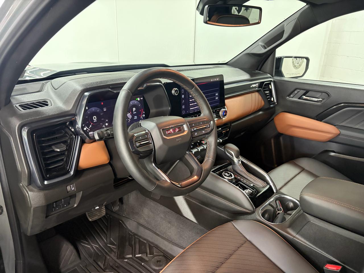 GMC Canyon AT4 Crew Cab 4WD 2025