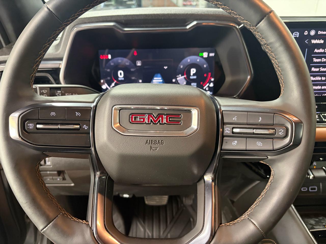 GMC Canyon AT4 Crew Cab 4WD 2025