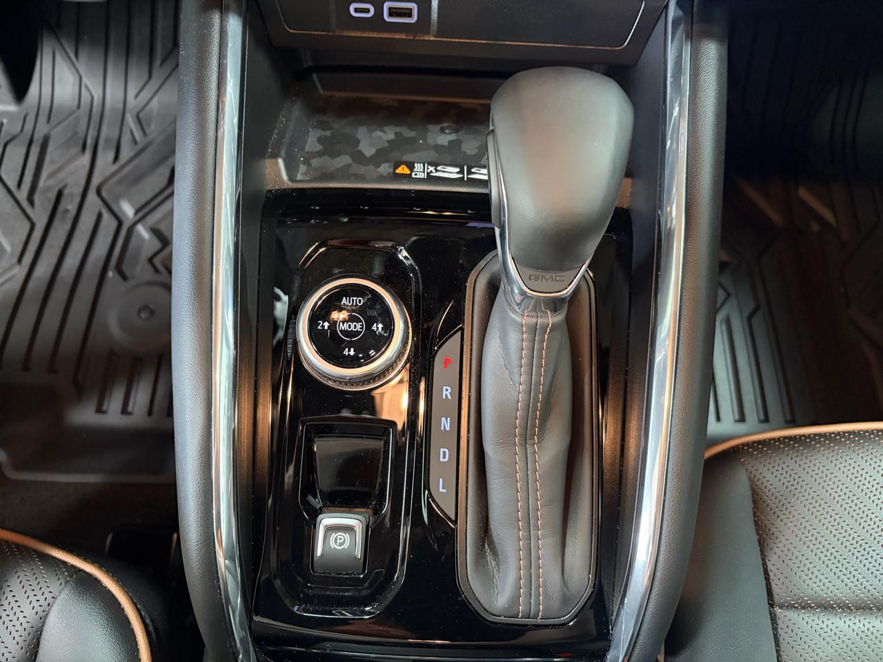 GMC Canyon AT4 Crew Cab 4WD 2025