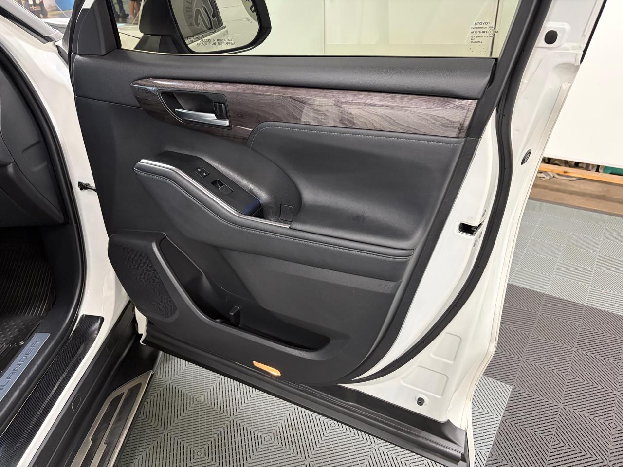 Toyota Highlander Limited AWD V6 2021