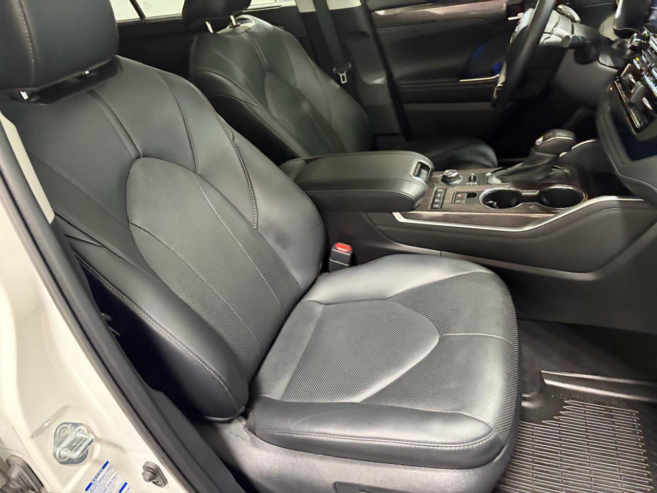 Toyota Highlander Limited AWD V6 2021