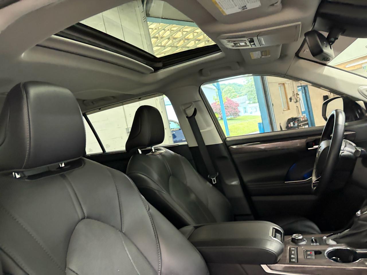 Toyota Highlander Limited AWD V6 2021