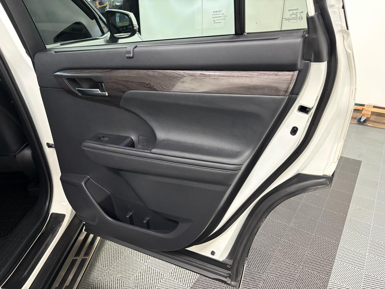 Toyota Highlander Limited AWD V6 2021