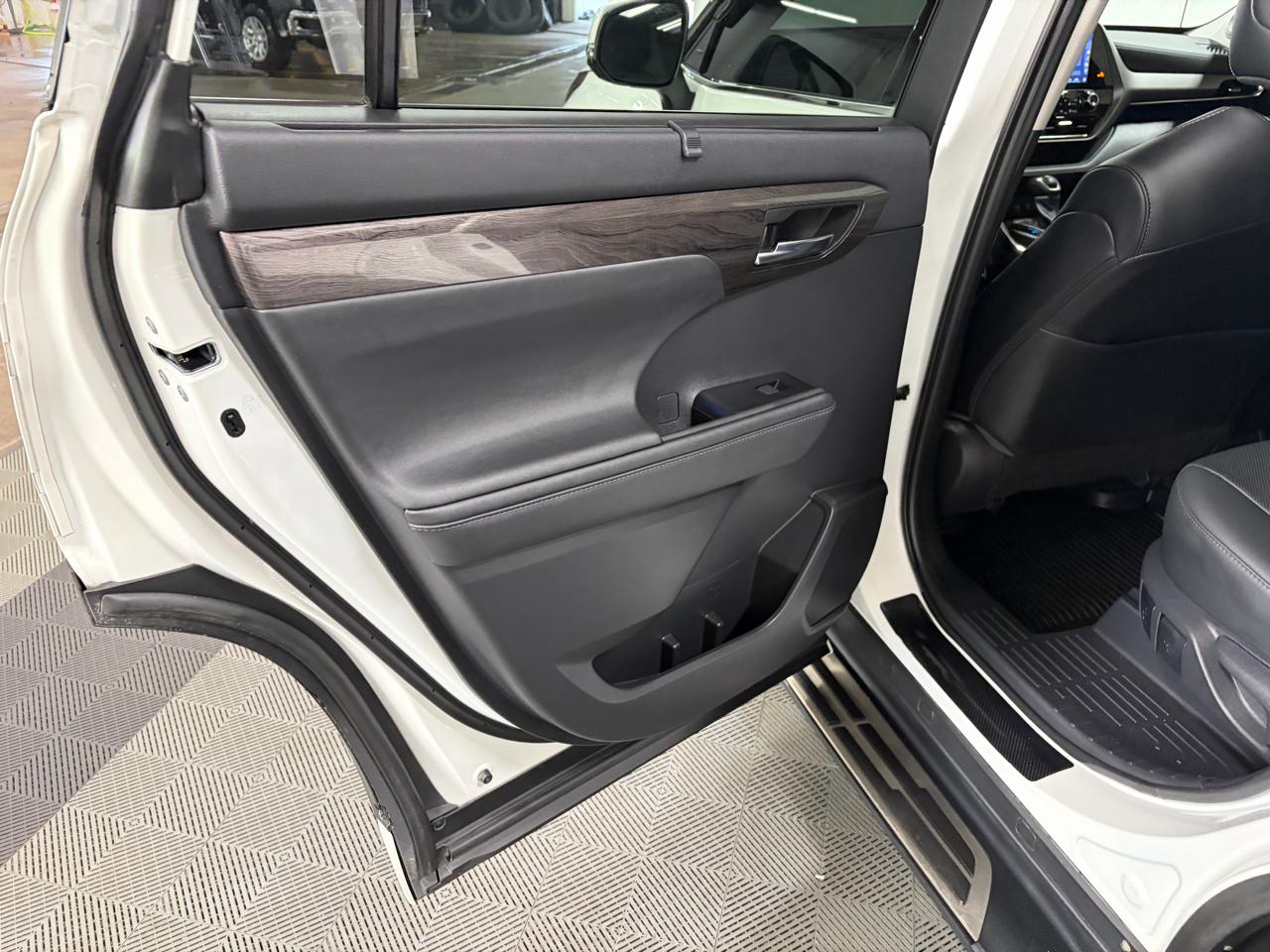 Toyota Highlander Limited AWD V6 2021