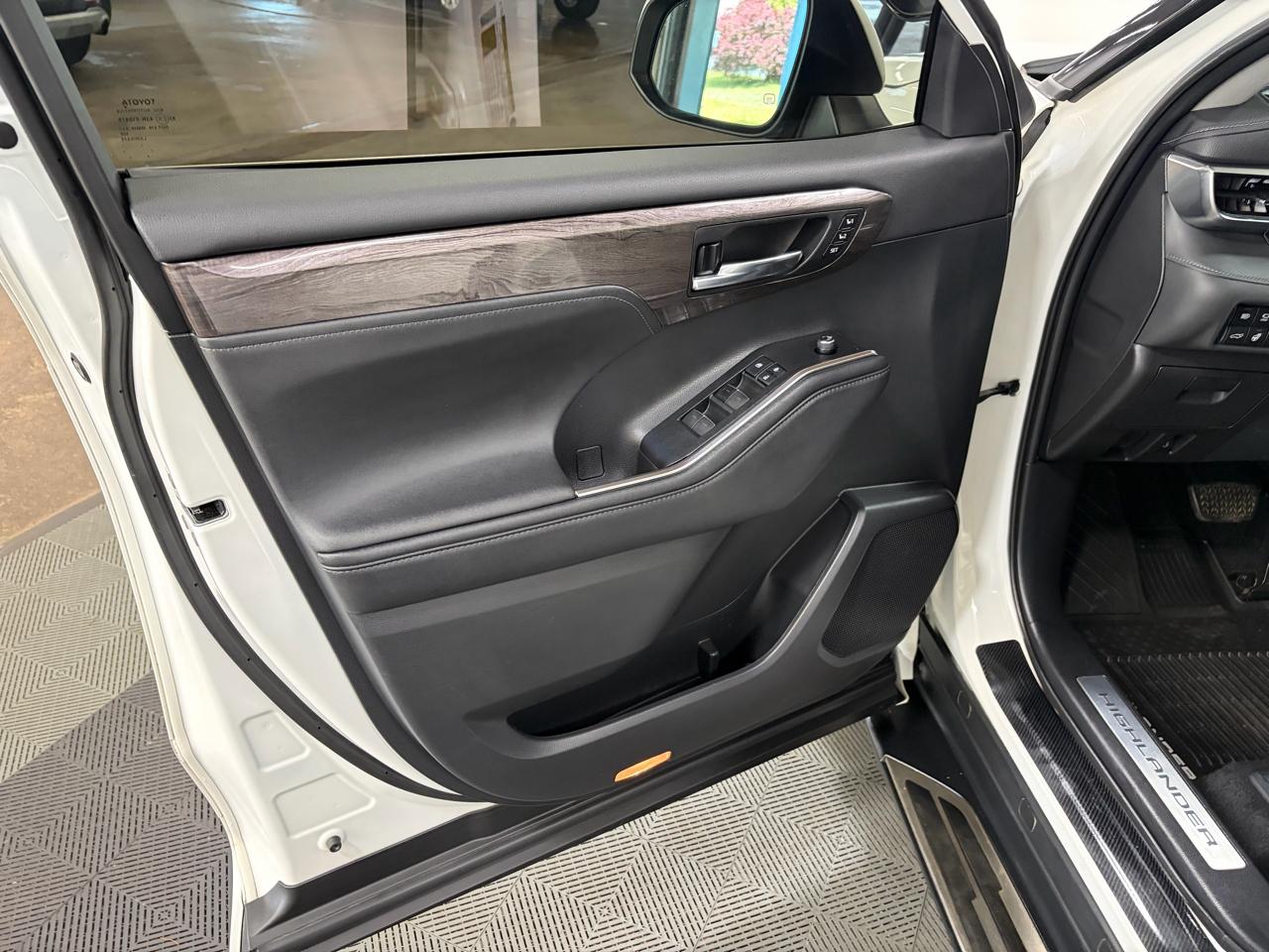 Toyota Highlander Limited AWD V6 2021