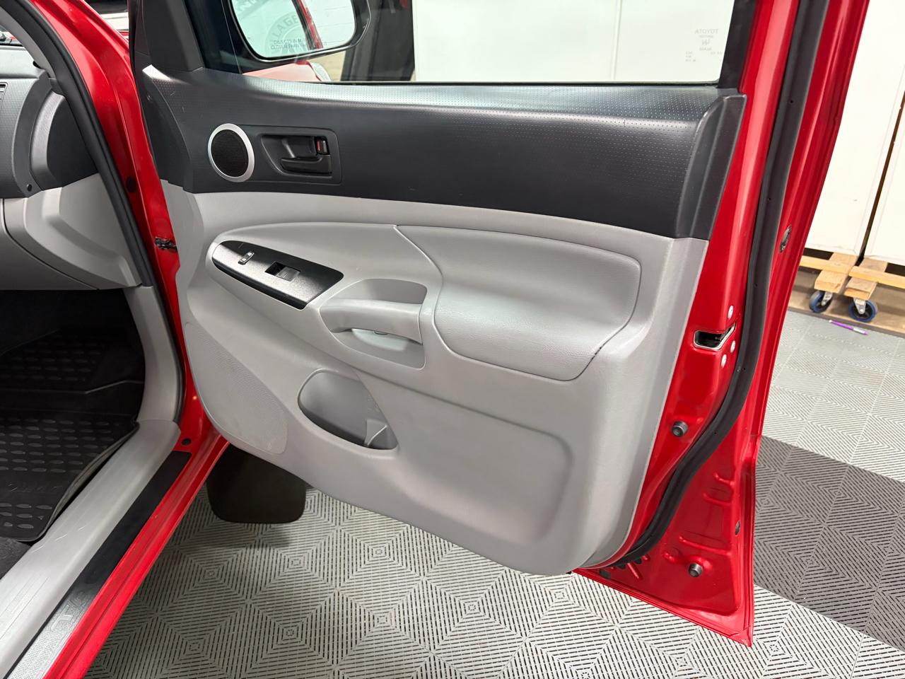 Toyota Tacoma SR5 Double Cab 4WD V6 2015