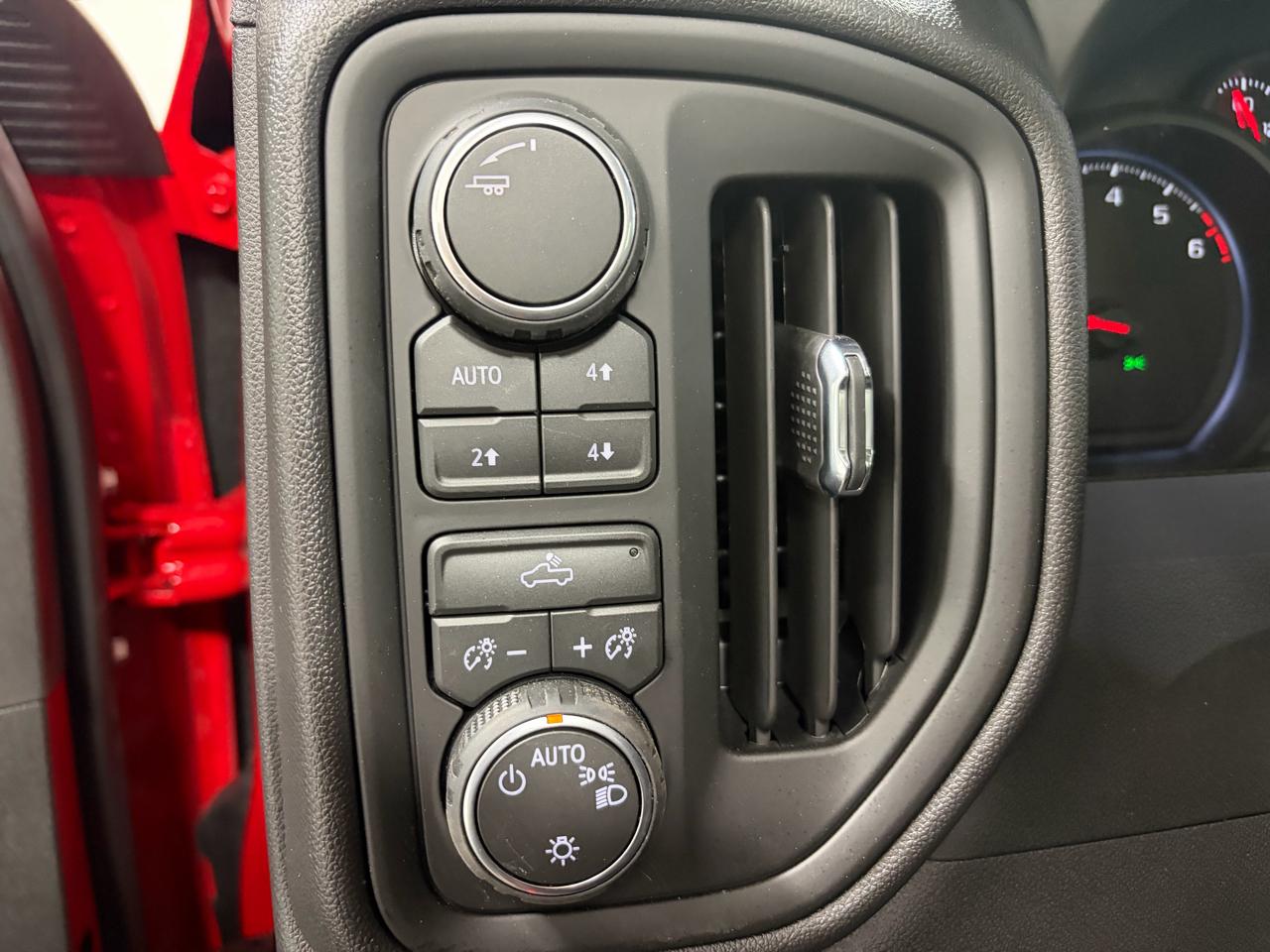 Chevrolet Silverado 1500 Base Reg Cab 4WD 2026