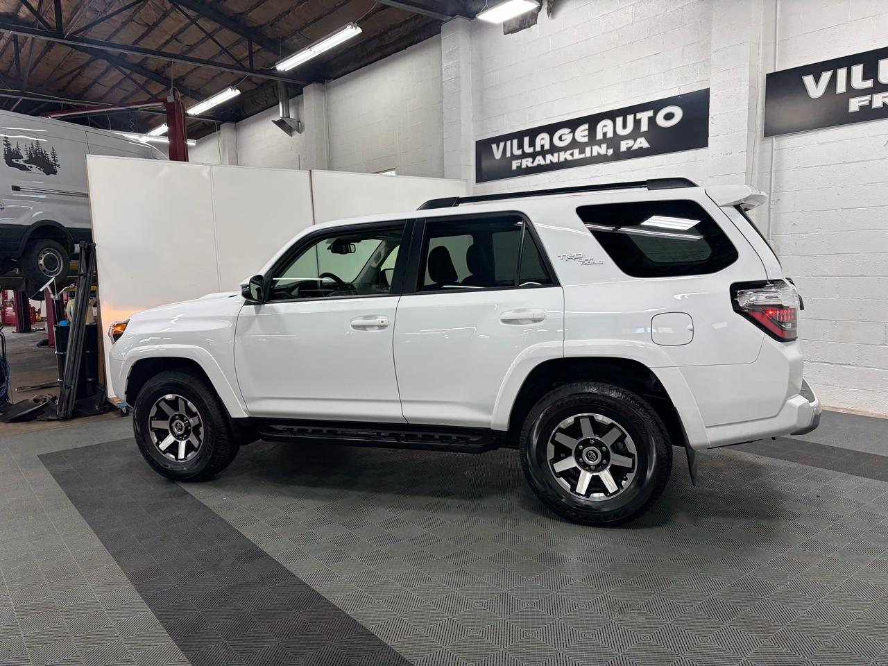 Toyota 4Runner TRD Off-road Premium 4WD 2024