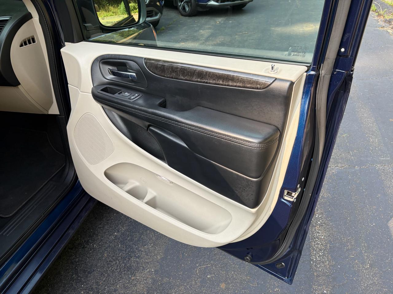Dodge Grand Caravan SE 2017