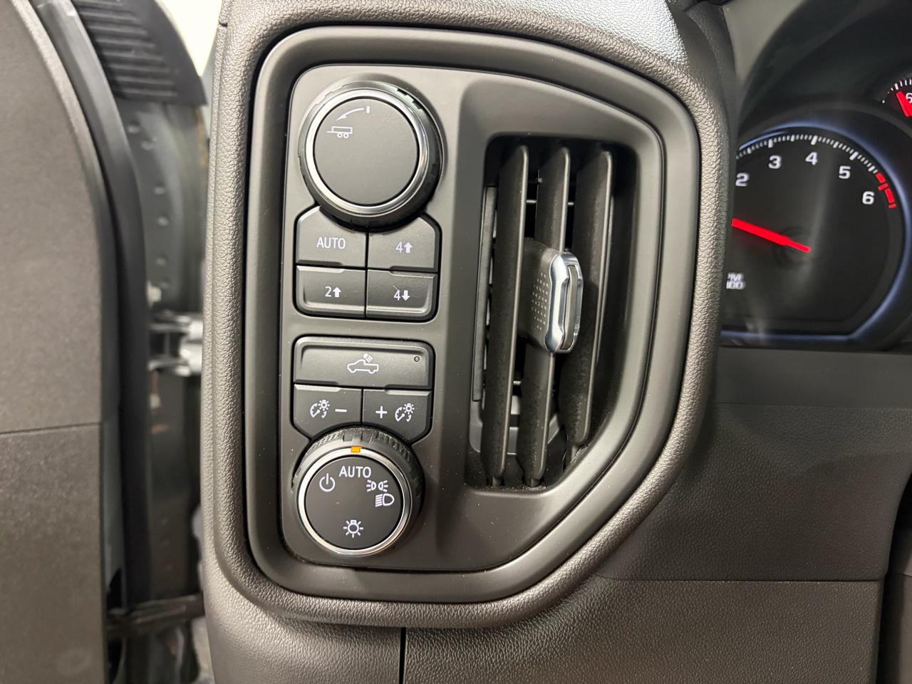 Chevrolet Silverado 1500 Base Reg Cab 4WD 2024