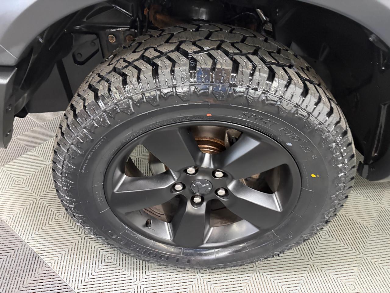 RAM 1500 Classic Warlock 4x4 Crew Cab 5'7" Box 2019