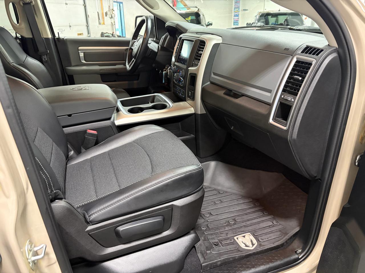 RAM 1500 Classic Warlock 4x4 Crew Cab 5'7" Box 2019