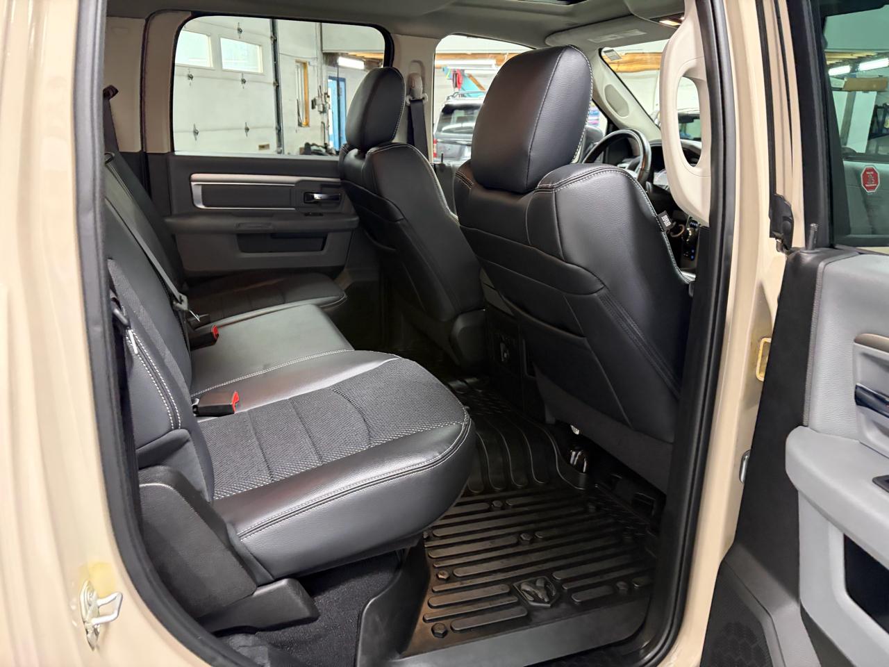 RAM 1500 Classic Warlock 4x4 Crew Cab 5'7" Box 2019
