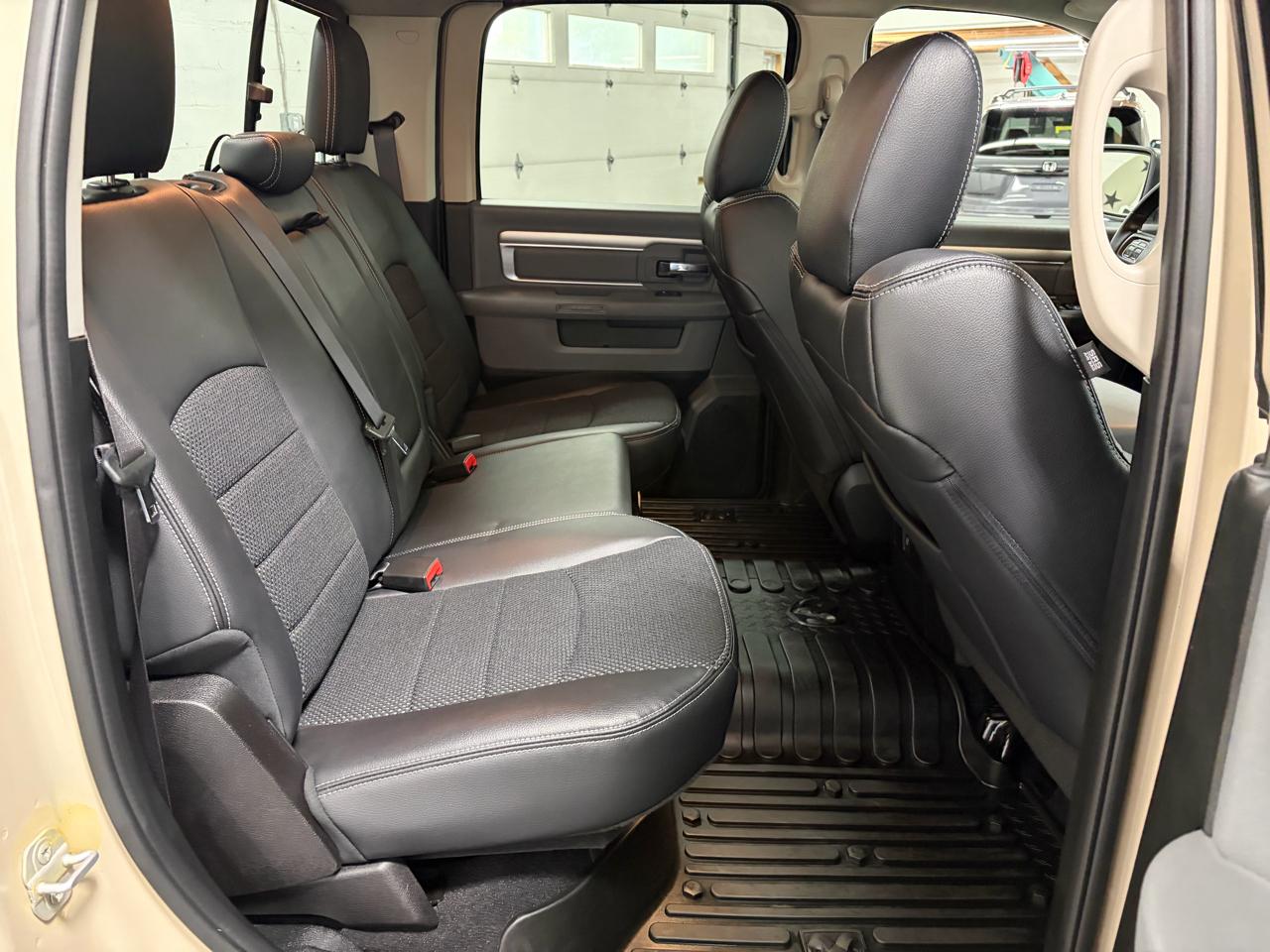 RAM 1500 Classic Warlock 4x4 Crew Cab 5'7" Box 2019