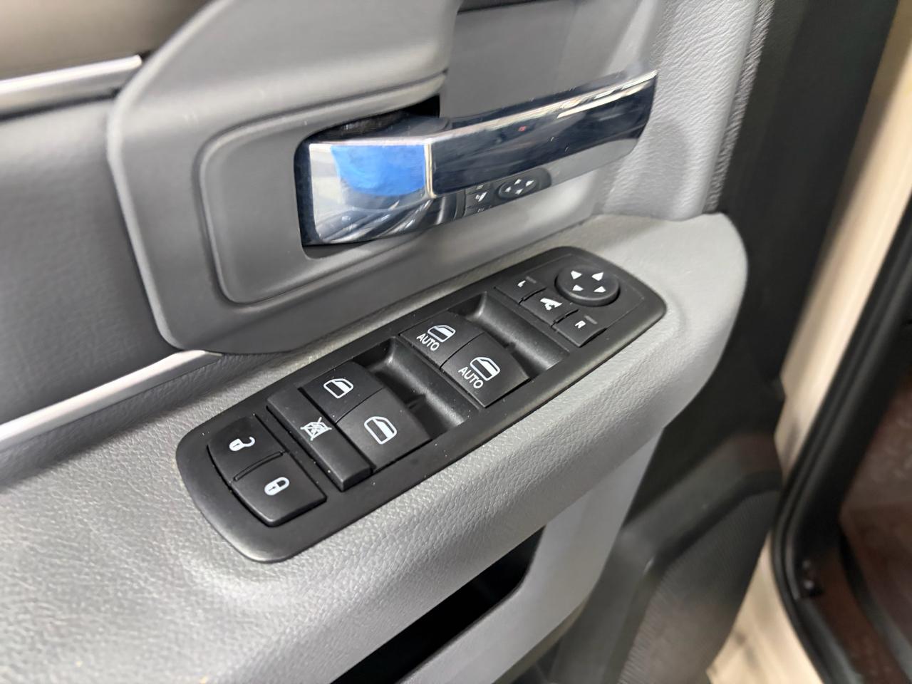 RAM 1500 Classic Warlock 4x4 Crew Cab 5'7" Box 2019