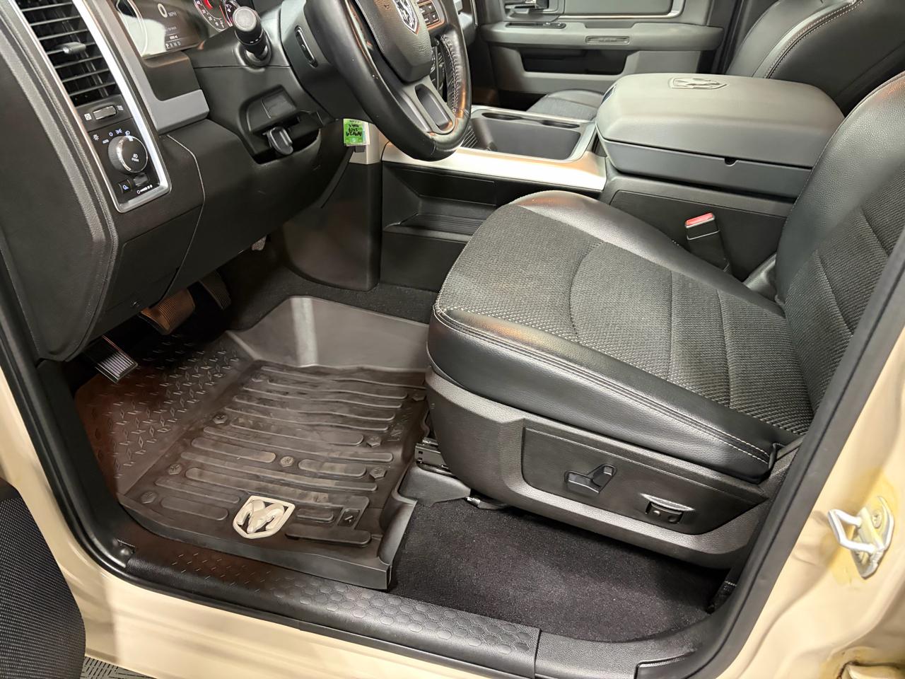 RAM 1500 Classic Warlock 4x4 Crew Cab 5'7" Box 2019