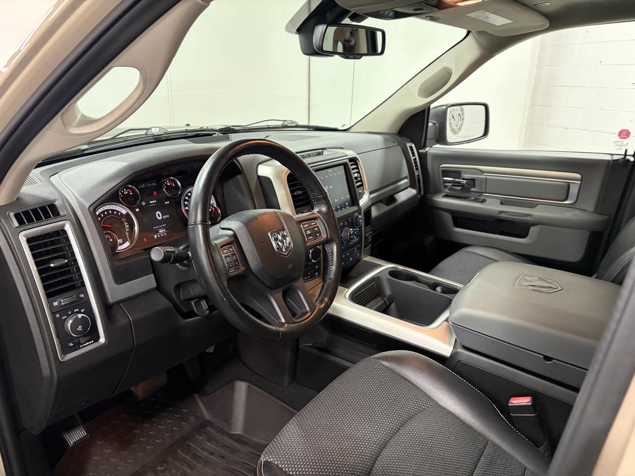 RAM 1500 Classic Warlock 4x4 Crew Cab 5'7" Box 2019