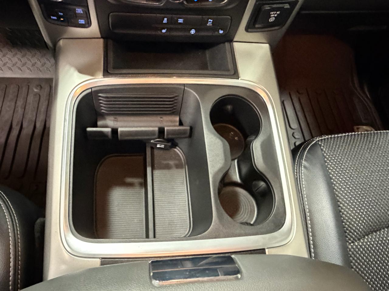 RAM 1500 Classic Warlock 4x4 Crew Cab 5'7" Box 2019