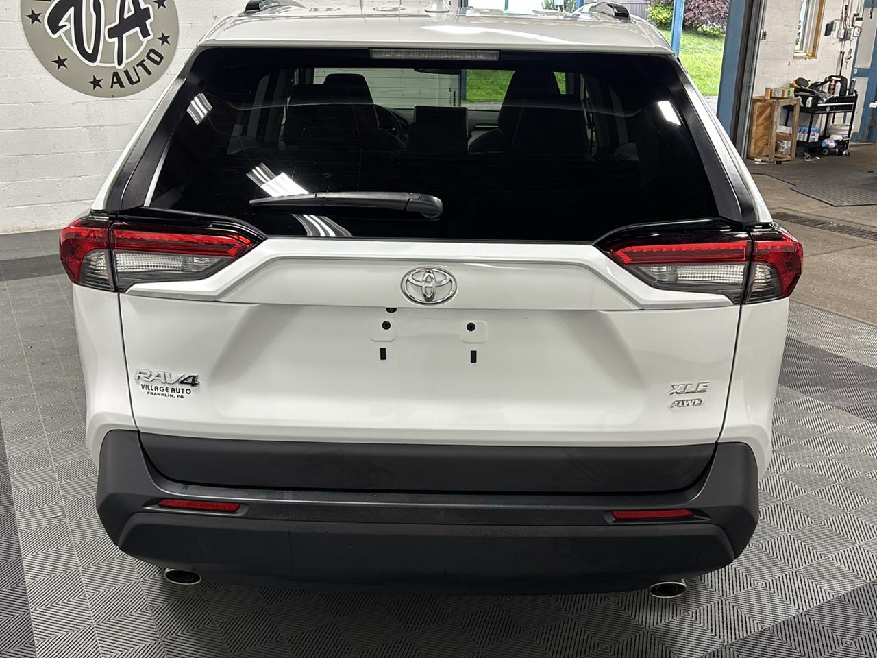 Toyota RAV4 XLE Premium AWD 2025