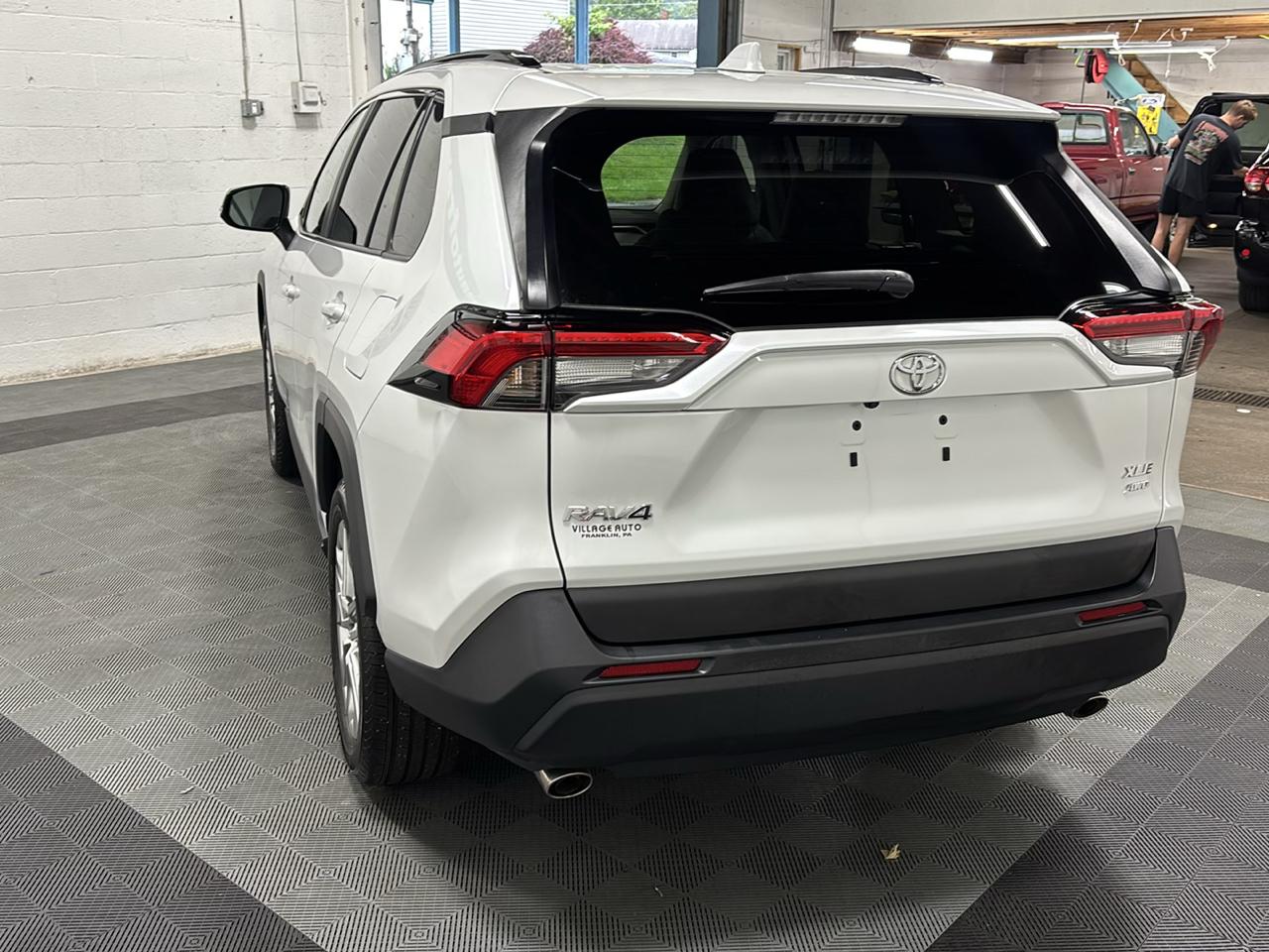 Toyota RAV4 XLE Premium AWD 2025
