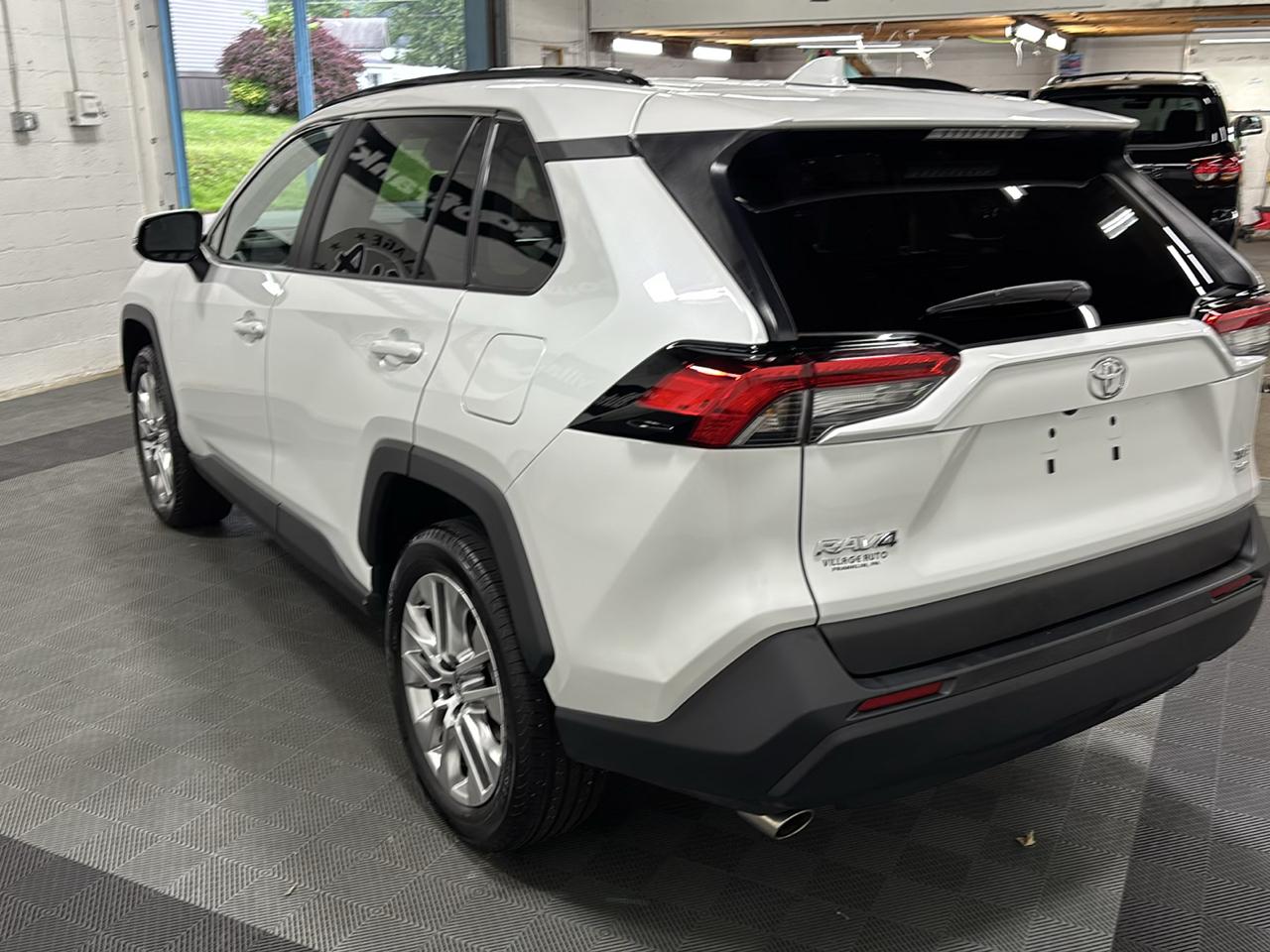 Toyota RAV4 XLE Premium AWD 2025