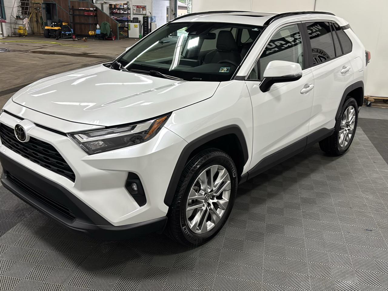 Toyota RAV4 XLE Premium AWD 2025