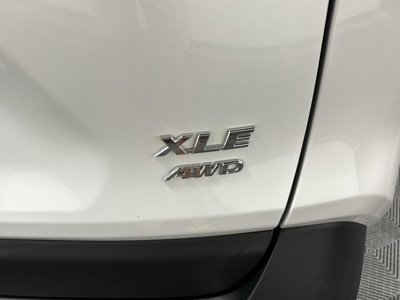 Toyota RAV4 XLE Premium AWD 2025
