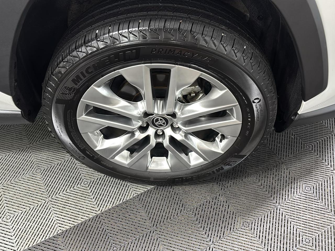Toyota RAV4 XLE Premium AWD 2025