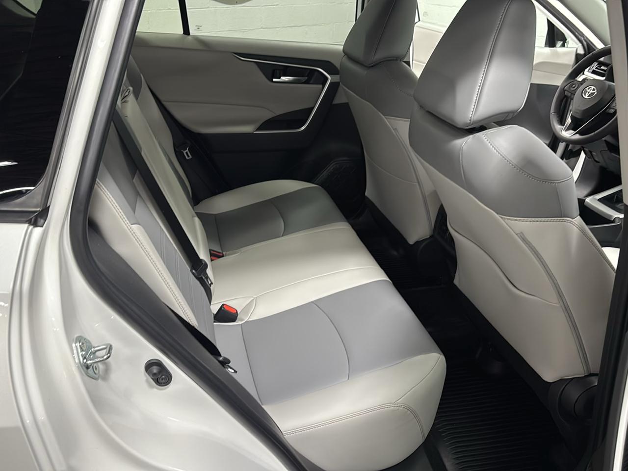 Toyota RAV4 XLE Premium AWD 2025