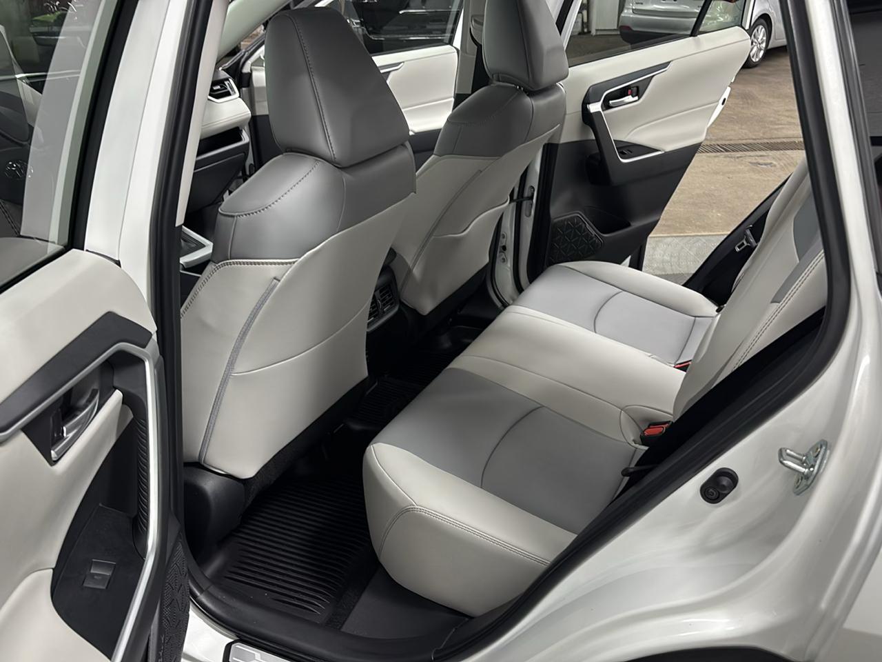 Toyota RAV4 XLE Premium AWD 2025