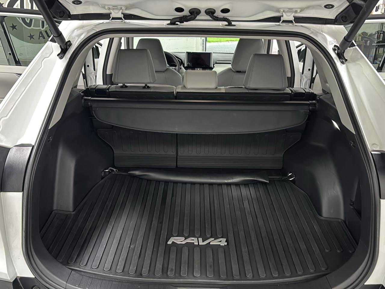 Toyota RAV4 XLE Premium AWD 2025
