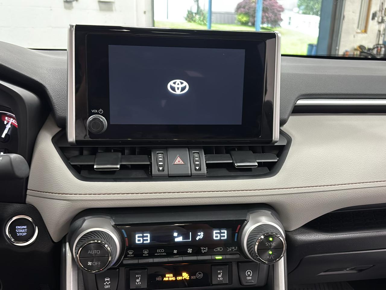 Toyota RAV4 XLE Premium AWD 2025