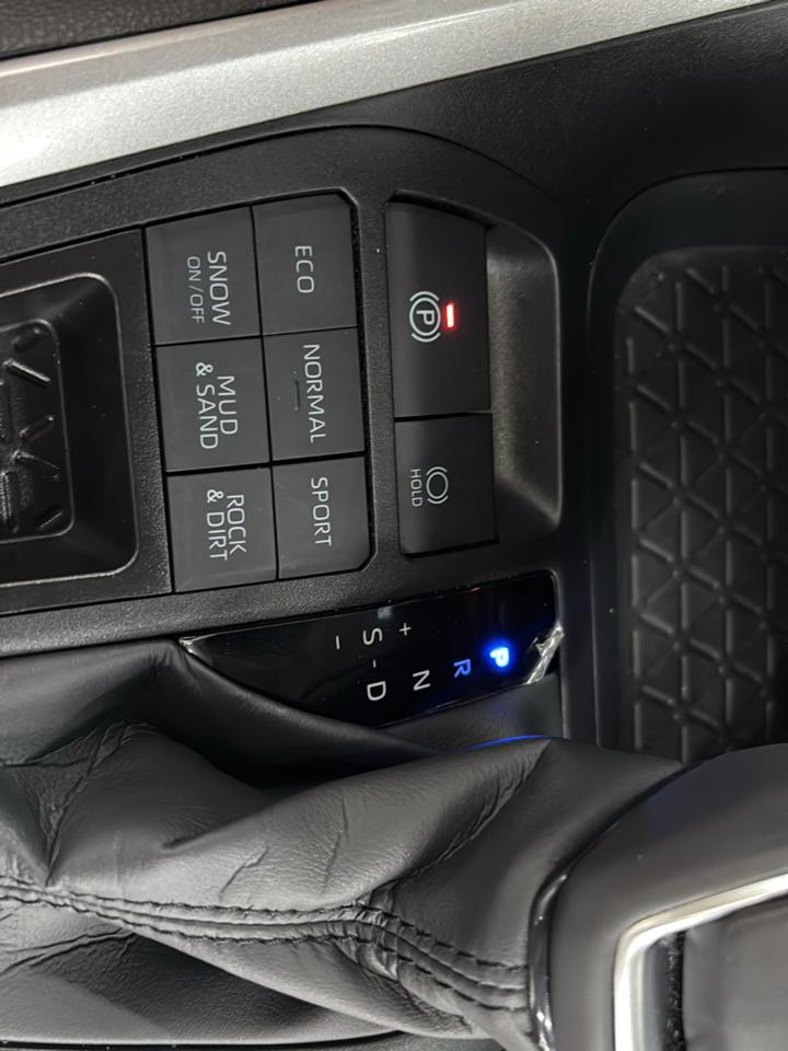 Toyota RAV4 XLE Premium AWD 2025