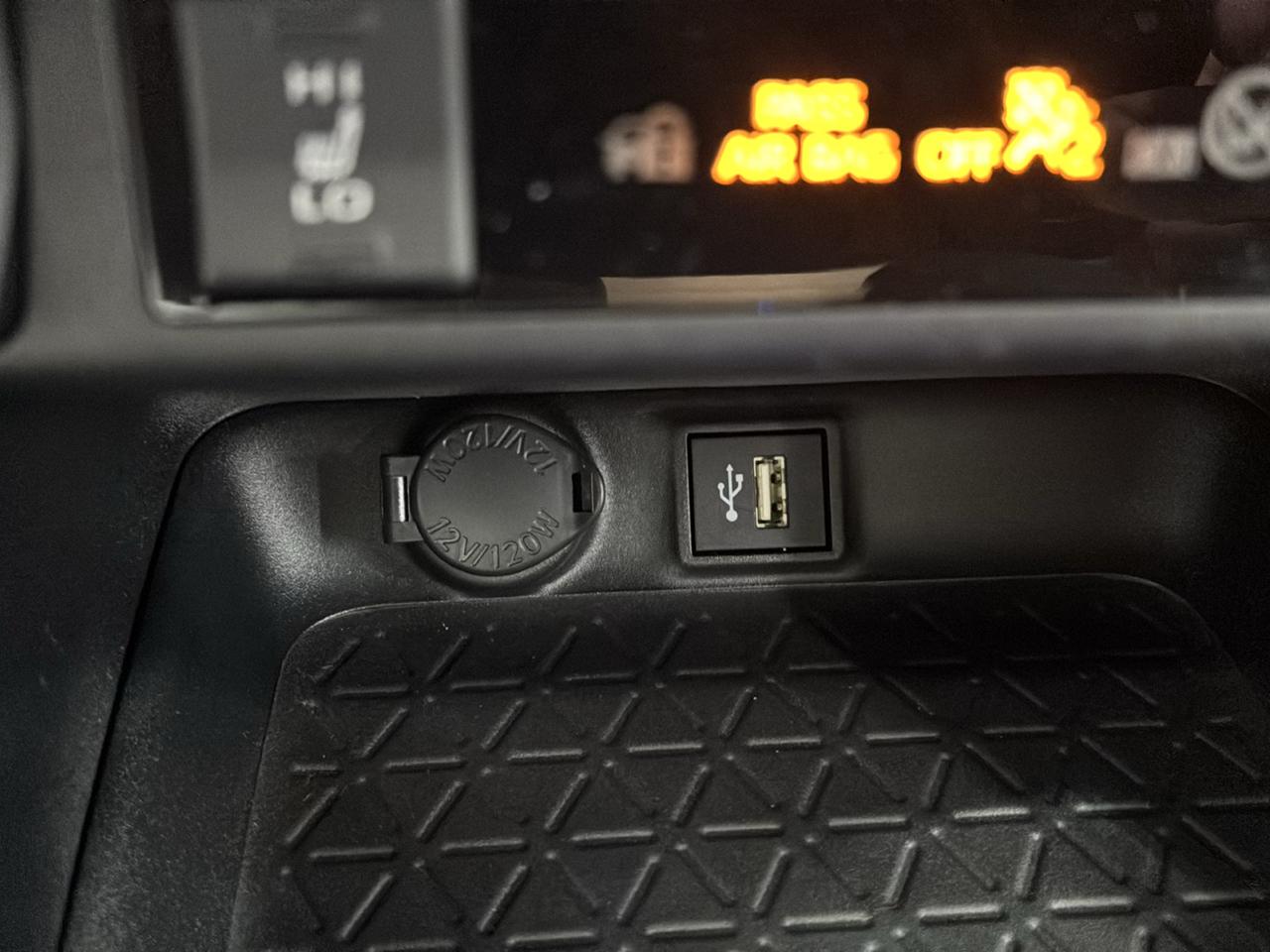 Toyota RAV4 XLE Premium AWD 2025