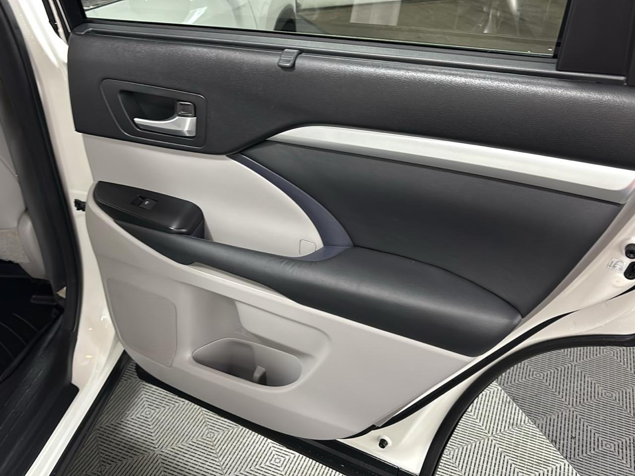 Toyota Highlander XLE AWD V6 2015