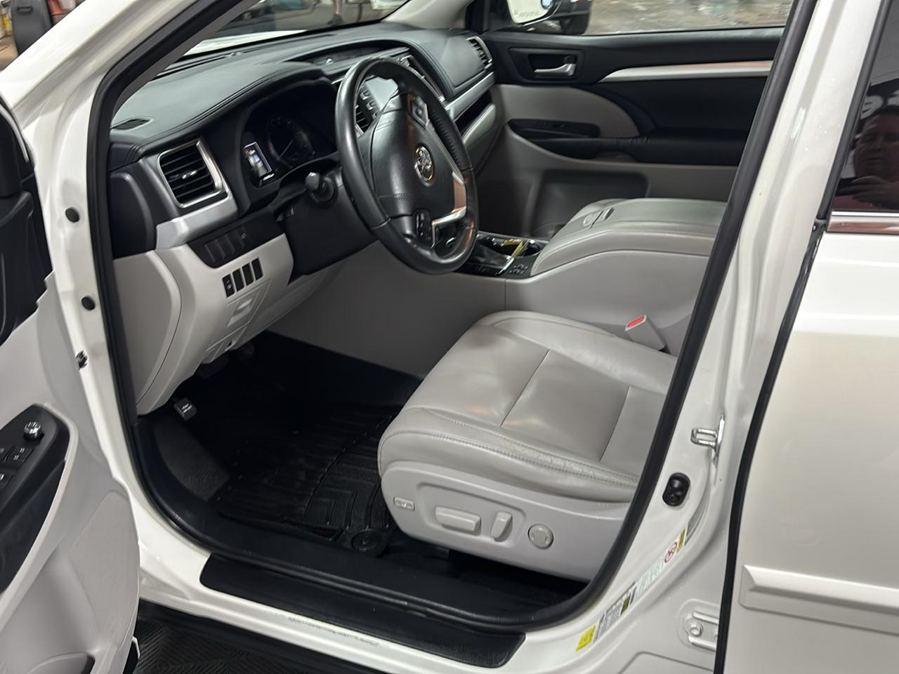 Toyota Highlander XLE AWD V6 2015