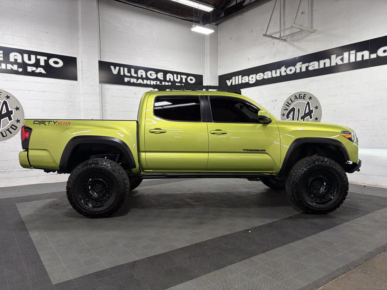 Toyota Tacoma 4WD Double Cab V6 MT TRD Off Road (Natl) 2023