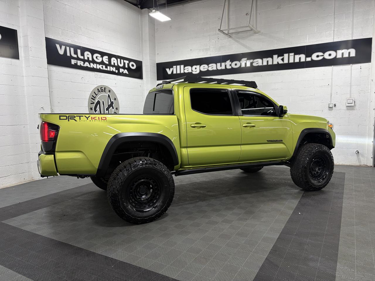 Toyota Tacoma 4WD Double Cab V6 MT TRD Off Road (Natl) 2023
