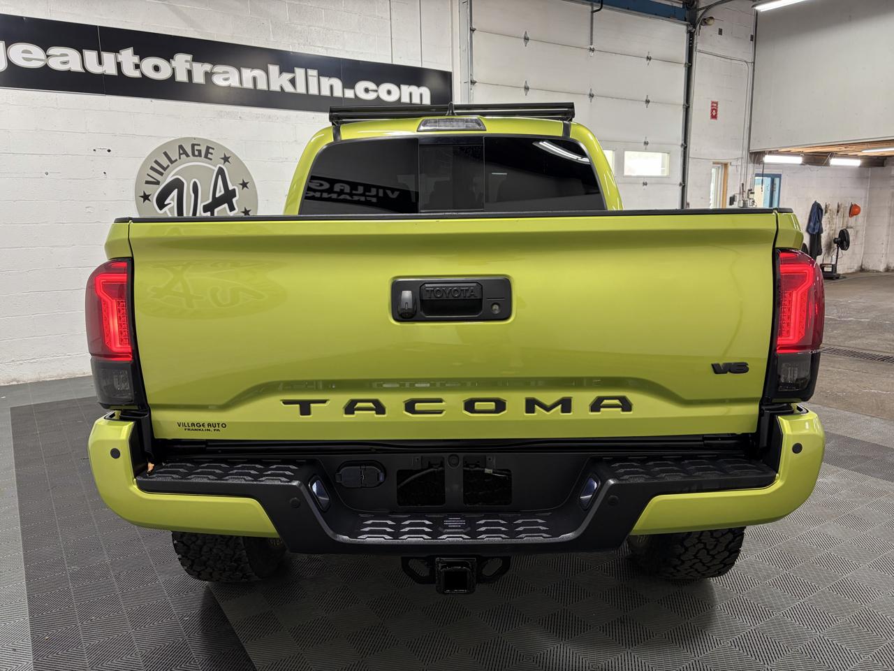 Toyota Tacoma 4WD Double Cab V6 MT TRD Off Road (Natl) 2023