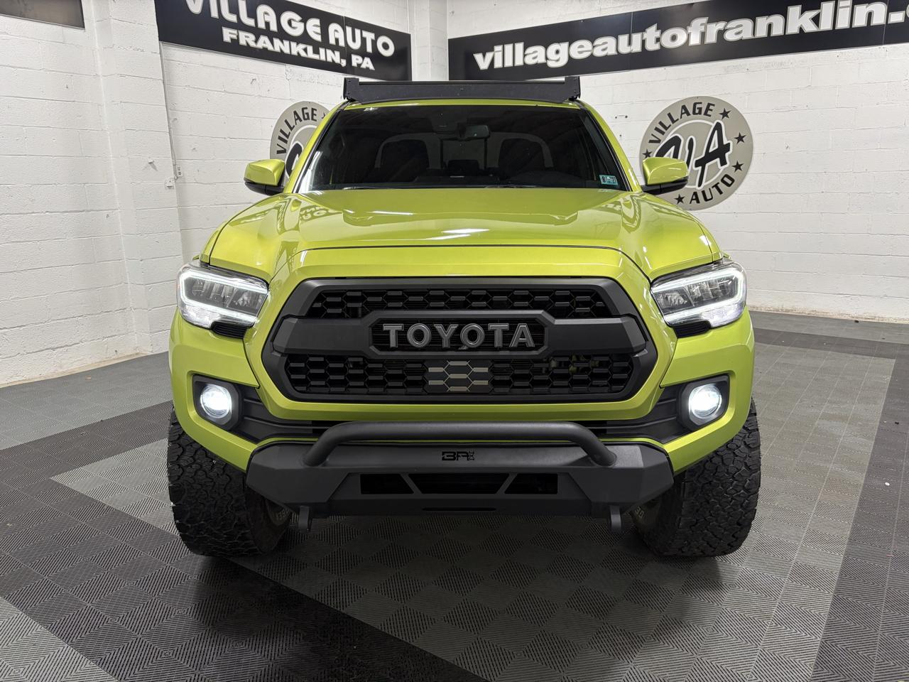 Toyota Tacoma 4WD Double Cab V6 MT TRD Off Road (Natl) 2023