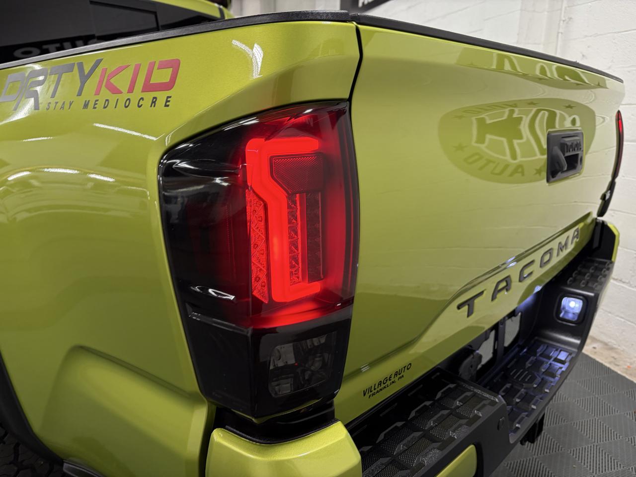 Toyota Tacoma 4WD Double Cab V6 MT TRD Off Road (Natl) 2023