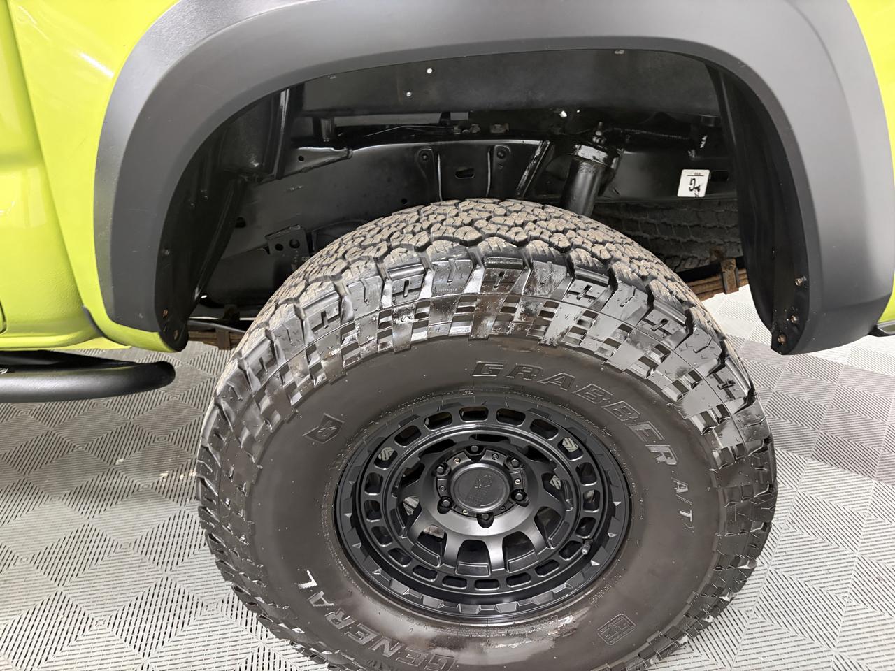 Toyota Tacoma 4WD Double Cab V6 MT TRD Off Road (Natl) 2023