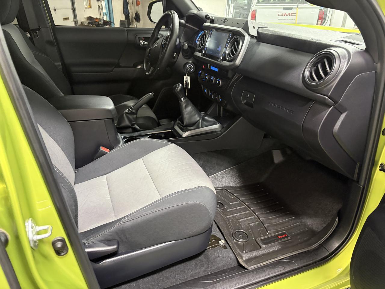 Toyota Tacoma 4WD Double Cab V6 MT TRD Off Road (Natl) 2023